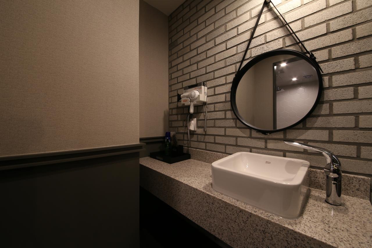 Hotel Chicago Changwon Eksteriør billede